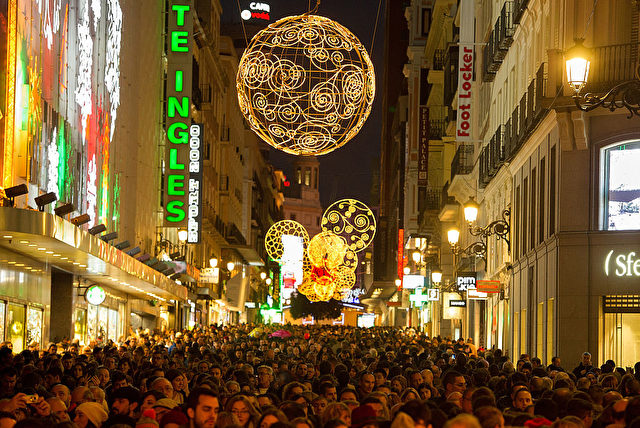 Einkaufsrummel in Madrid im Dezember 2015.