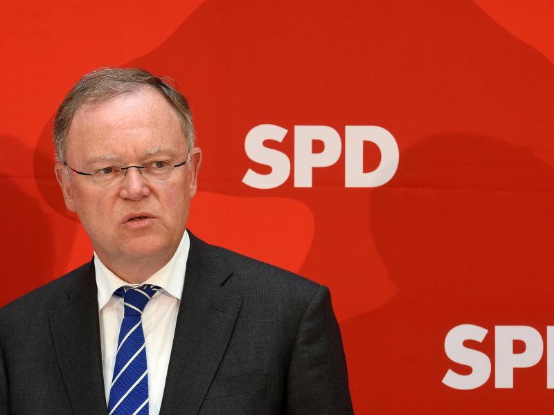 Rot-grüne Koalition in Niedersachsen verliert Mehrheit – Ministerpräsident lehnt Rücktritt ab