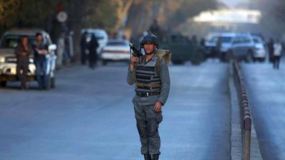 Bewaffnete greifen Militärakademie in Kabul an