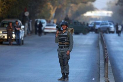 Bewaffnete greifen Militärakademie in Kabul an