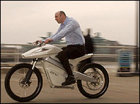 Revolutionäres Wasserstoff-Moped ist zu leise