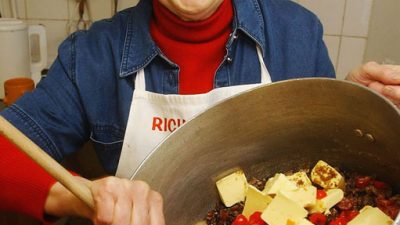 Probebacken für das Hochzeitsfest