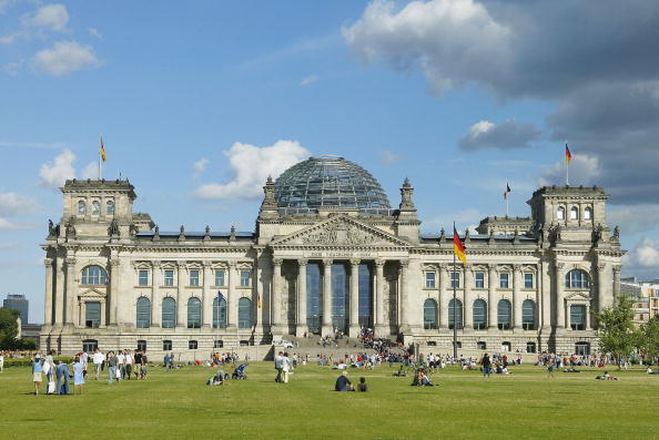 Bundestag billigt EU-Verfassung mit großer Mehrheit