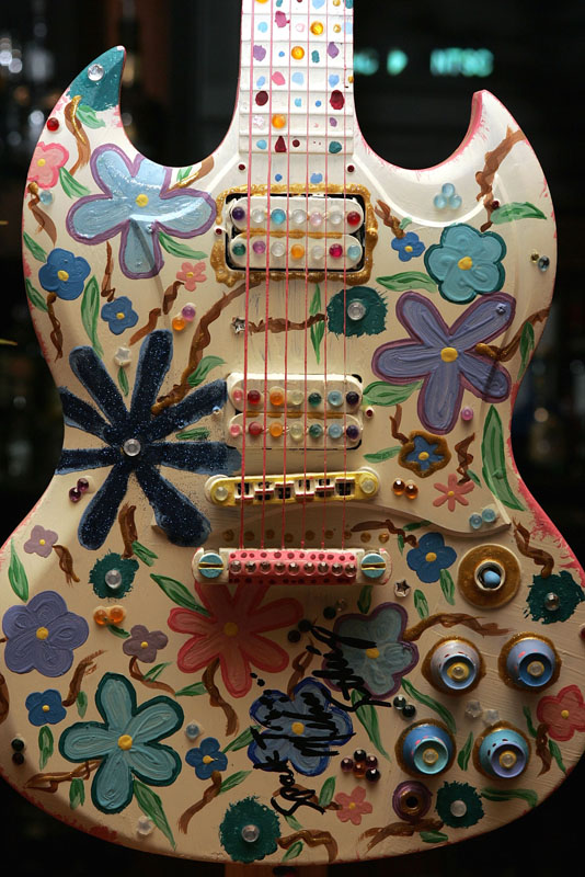 Eine Gibson-Gitarre, die im Hard Rock Cafe von Los Angeles versteigert wird