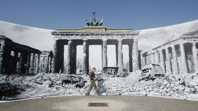 Brandenburger Tor vor 60 Jahren und heute