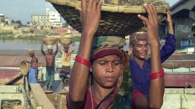 Eine Baustelle in Dhaka, Bangladesch