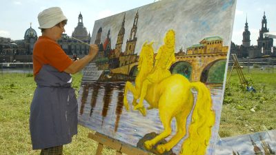 Kostenloses Sommeratelier: Wer will, kann seine Dresdener Ansicht in Acryl auf die Leinwand bringen