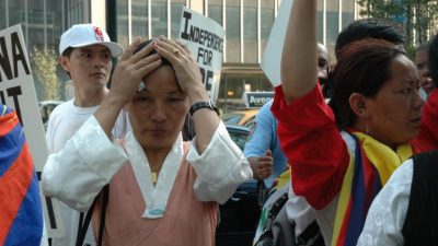 Handgemenge vor dem Waldorf Astoria  in New York