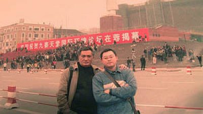 Dreitausend Senioren protestieren auf dem Tianfu Platz in Chengdu