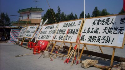 Chinesische Dorfbewohner wegen Protest gegen Bodenraub von Polizei erschossen