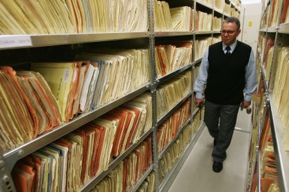 Mehr junge Leute wollen von Taten der Stasi erfahren