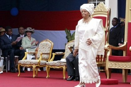 Johnson-Sirleaf als erste gewählte Präsidentin Afrikas vereidigt
