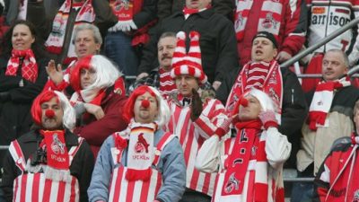 Karneval und Fußball am Rhein