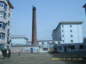Das Gebäude mit dem Brennofen an der südwestlichen Seite des Sujiatun Konzentrationslagers. (