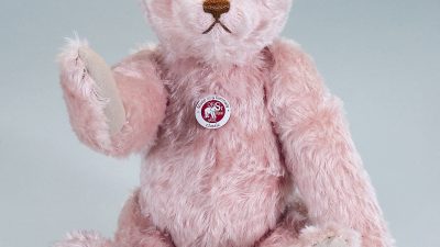 Feiern mit dem Jubiläumsbären „Sorty“ und „Teddy Rosé“