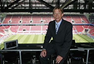Christoph Daum an seiner neuen Wirkungsstätte im Stadion des 1. FC Köln (