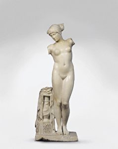 Statue der sogenannten Venus vom Esquilin, 1. Jahrhundert n. Chr., claudische Kopie eines Vorbildes um 45 v. Chr., Mamor, Höhe 155 cm Musei Communali, Palazzo dei Conservatori, Rom. (
