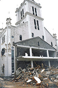Die St. Josefskirche in Fuzhou nach ihrer Zerstörung im Jahre 2000. (