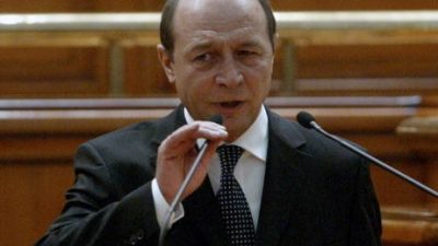 Basescu verurteilt Kommunismus in Rumänien