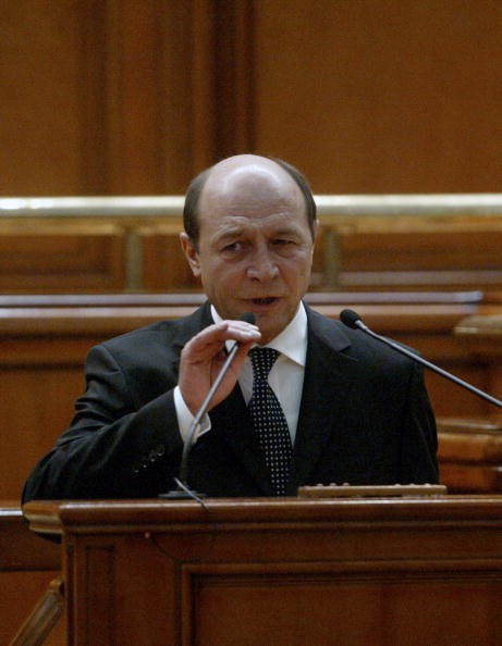 Basescu verurteilt Kommunismus in Rumänien
