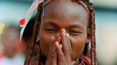 Himba — Der Schmuck der roten Frauen