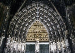 Inside the Dom Cathedral. (Michael Ozaki/The Epoch Times)
