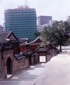 KOREAN ARCHITECTURE: This is a section of the "old city," which remains graced with Korean architectural artifacts. (Fred C. Wilson III)
