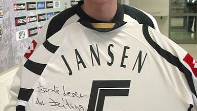 Handsigniertes Trikot von Fußball-Jungstar Jansen zu gewinnen