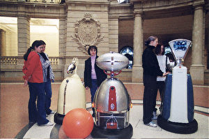 Die drei  Unterhaltungsroboter vom Lichthof. (Fraunhofer-Institut für Produktionstechnik und Automatisierung.