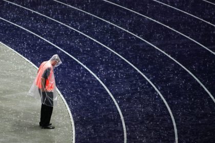 Im Regen stehen