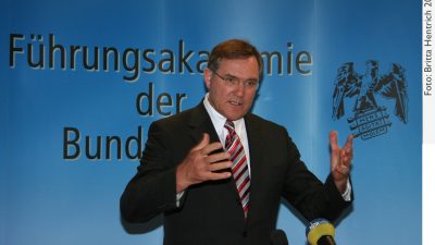 Ex-Verteidigungsminister Jung zieht offenbar in Aufsichtsrat von Rüstungskonzern ein