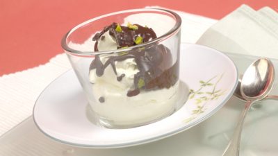 Süß und gesund: Schwarz-weißes Schokoladendessert