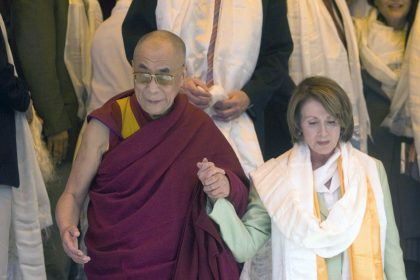 Tränen über Tibet – Der Dalai Lama und sein buddhistischer Pazifismus