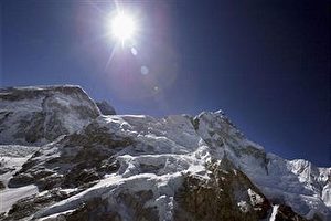 Die Region um den Mount Everest, Traum jedes Bergsteigers, ist vorläufig wegen chinesischer Willkür nicht mehr zugänglich für Touristen. (Paula Bronstein/Getty Images) 	 	
