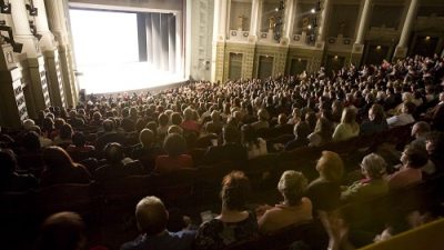 Besucher fanden Shen Yun farbenfroh und beeindruckend