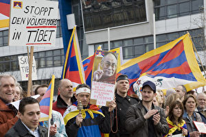 Kundgebung am 31. März vor der chinesischen Botschaft in Berlin. (Jason Wang/ETD)
