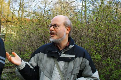 Vogelstimmen aus dem Mund eines Vogelkundlers