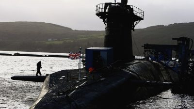 Britisches Trident-Atom U-Boot beschattet Chinas Waffenlieferungen für Simbabwe