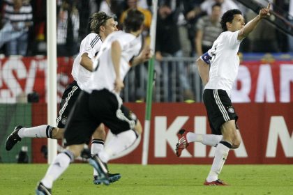 Deutschland gewinnt Jahrhundertspiel 1:0