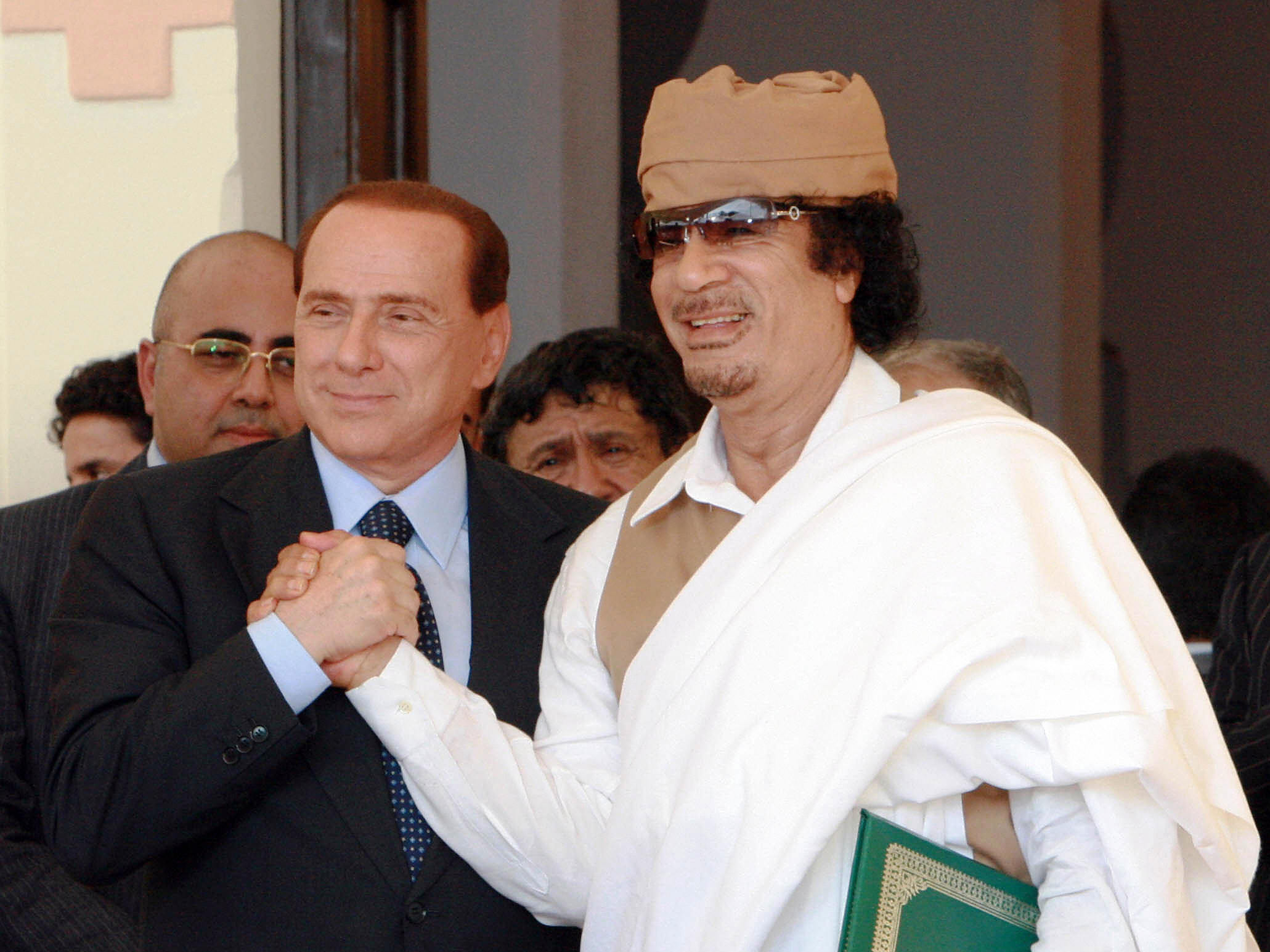 Berlusconi zeigt, wie es geht