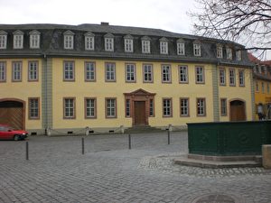 Ein Geschenk des Herzogs an Goethe: Das Haus am Frauenplan, in dem der Dichter von 1782 bis zu seinem Tod lebte. Hier schrieb er auch den "Faust". (Joachim Frank)
