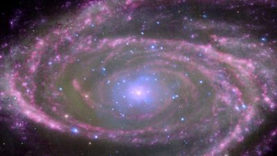 Im Zentrum der Spiralgalaxie M81 befindet sich ein supermassives schwarzes Loch 70 Millionen mal dichter als unsere Sonne