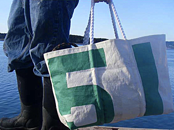 Tasche der besonderen Art: Da passen sogar Gummistiefel problemlos dazu. (Courtesy Sea Bags)
