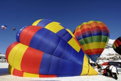 Bunte Farbtupfer am Himmel