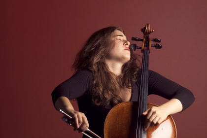 Junge Virtuosin am Cello