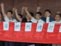 Chinesische Rechtsanwälte protestieren gegen Schläge der Polizei