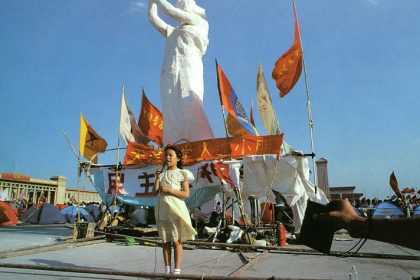 Tiananmen-Studenten erheben sich gegen das Kriegsrecht