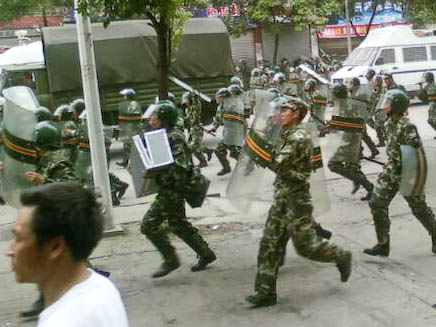 Breaking News: 70,000-strong Protest in China’s Hubei Province Met by Riot Police