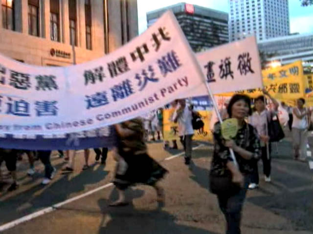 Thousands in Hong Kong March for Democracy