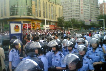 Chinesische Polizei schießt in Xinjiang auf uigurische Demonstranten